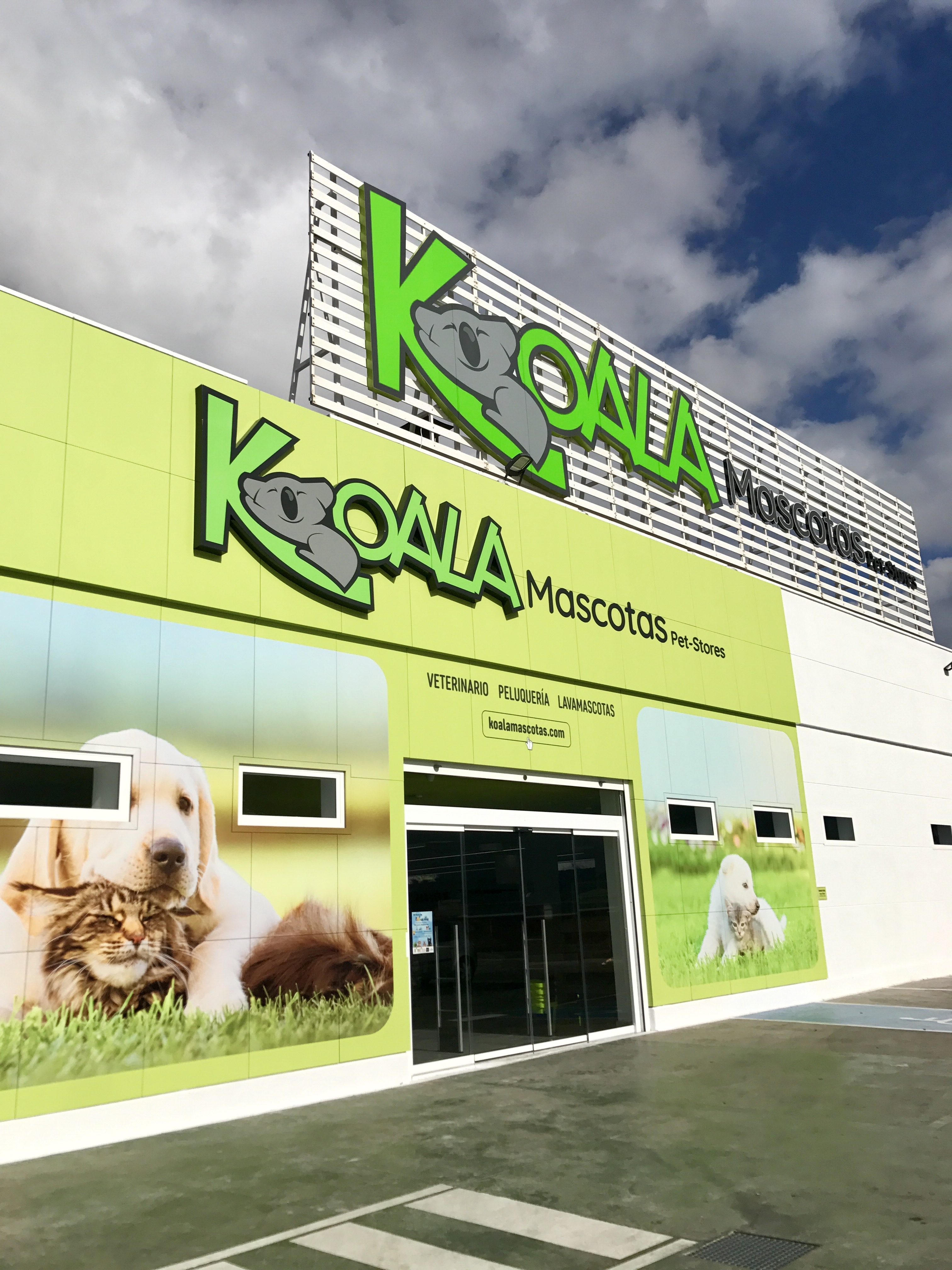 Decoración fachada – Koala Mascotas